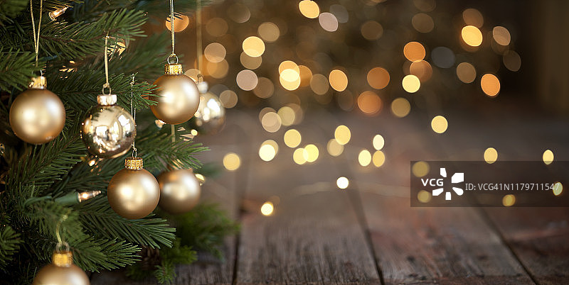 圣诞树和金色灯光背景图片素材