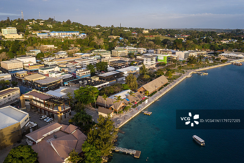 瓦努阿图首都维拉港商业区与海滨长廊鸟瞰图片素材
