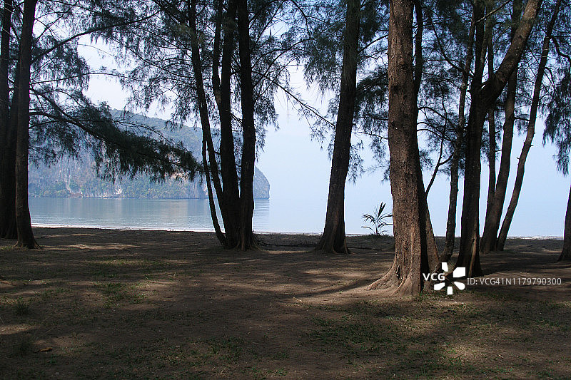 泰国董里府安达曼海沿岸美丽的隐蔽海滩图片素材