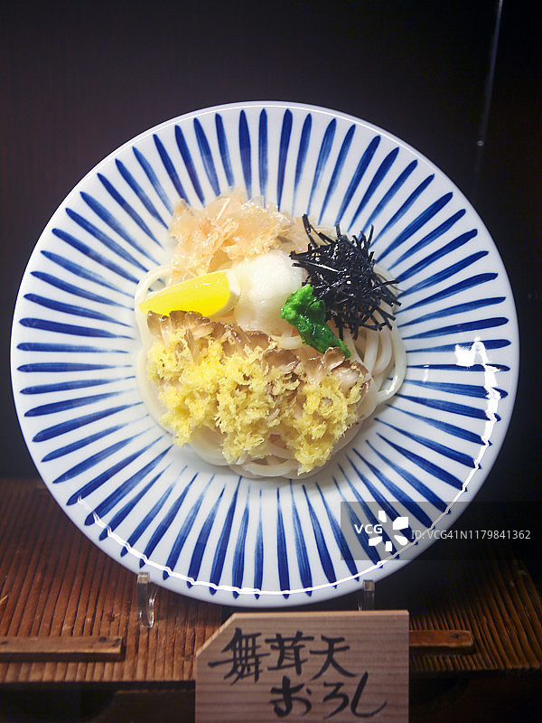 灰树花天妇罗配萝卜泥食物模型图片素材