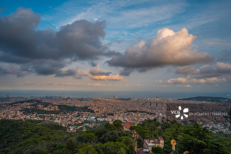巴塞罗那城市天际线，加泰罗尼亚，西班牙图片素材