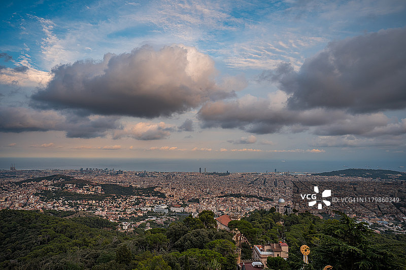 巴塞罗那城市天际线，加泰罗尼亚，西班牙图片素材