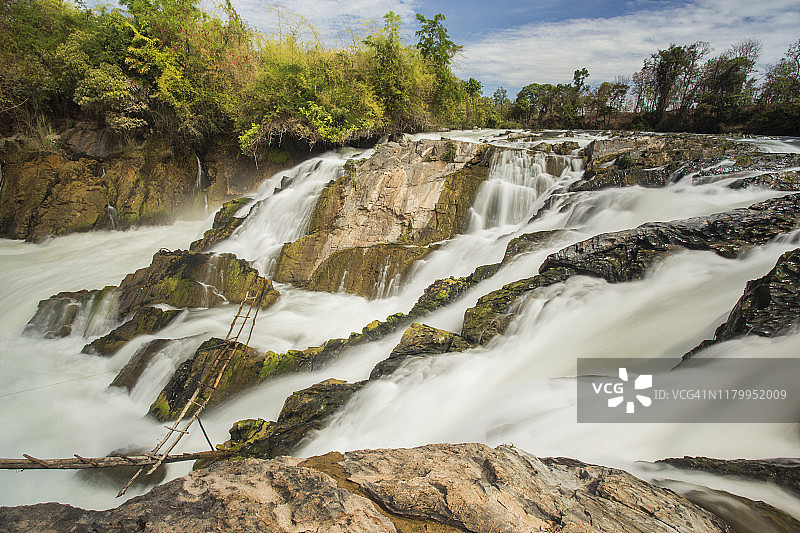 老挝占巴塞省孔县的孔发蓬瀑布图片素材