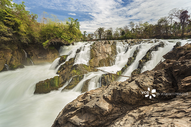 老挝占巴塞省孔县的孔发蓬瀑布图片素材