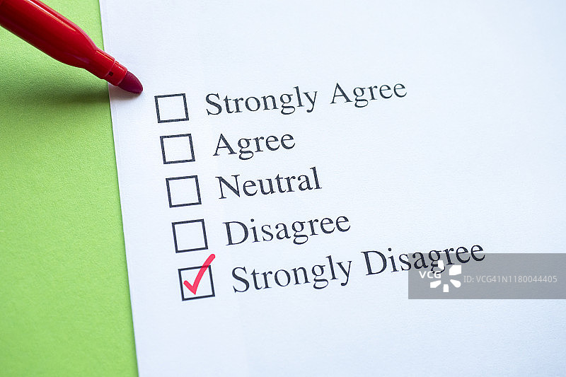 白色和绿色背景上的清单框中的复选标记图片素材