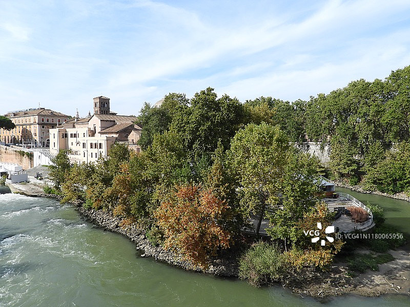 台伯河环绕的提贝里纳岛图片素材