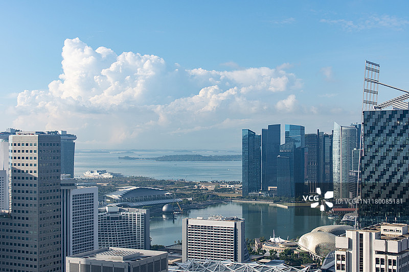 新加坡海滩的夏日云彩图片素材