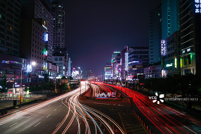 夜间城市道路图片素材