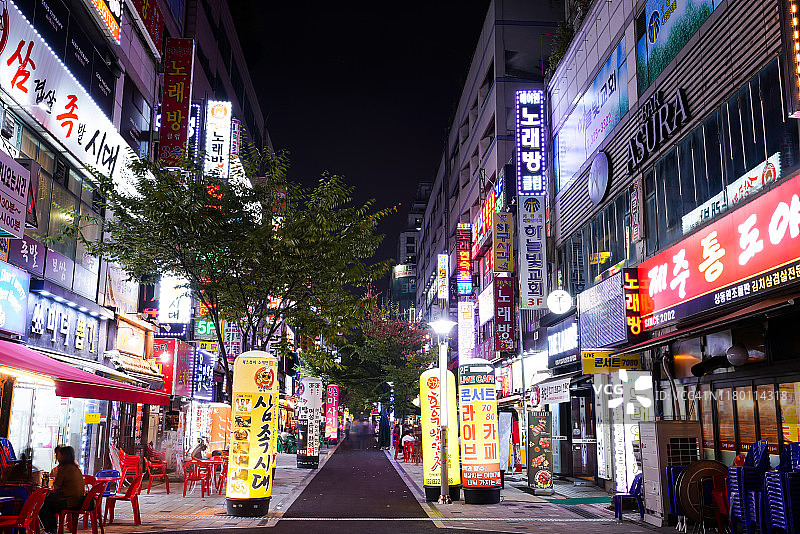 韩国的彩色夜晚图片素材