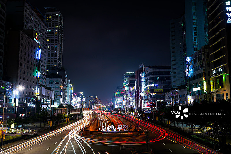 夜间城市道路图片素材