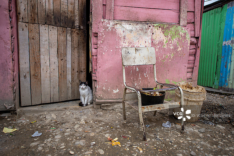 在多米尼加共和国圣克里斯托瓦尔，人们躲避自然灾害图片素材