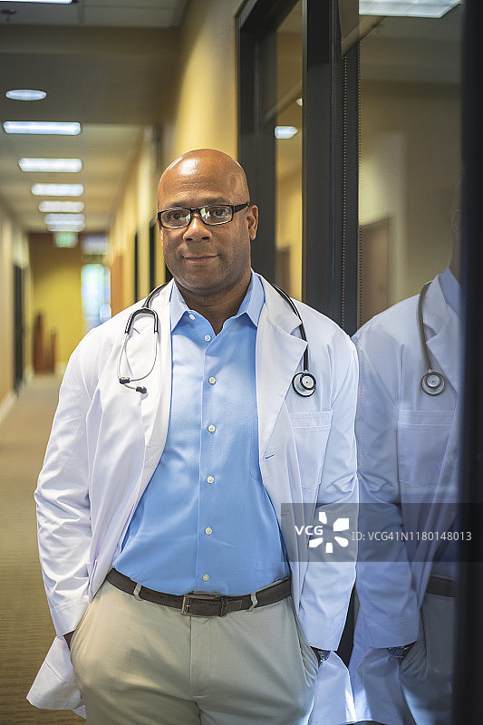 医生肖像图片素材