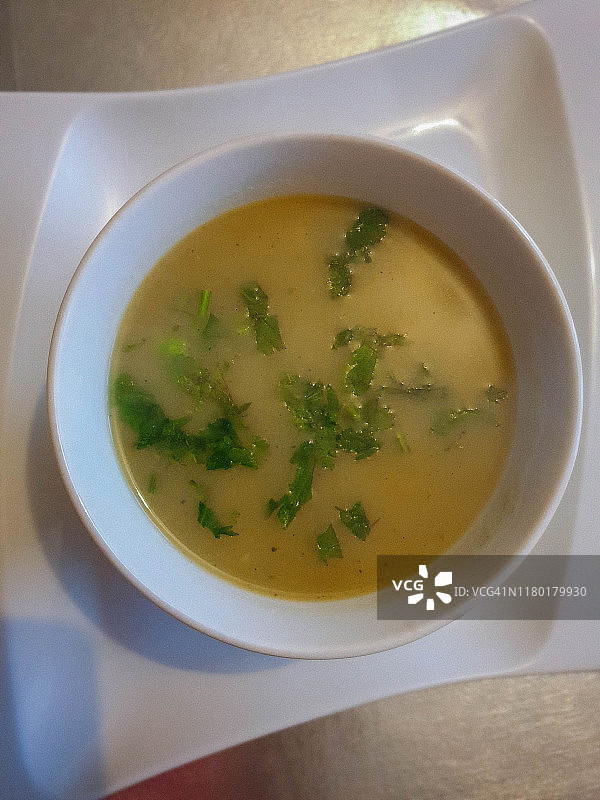 碗装韭菜汤图片素材