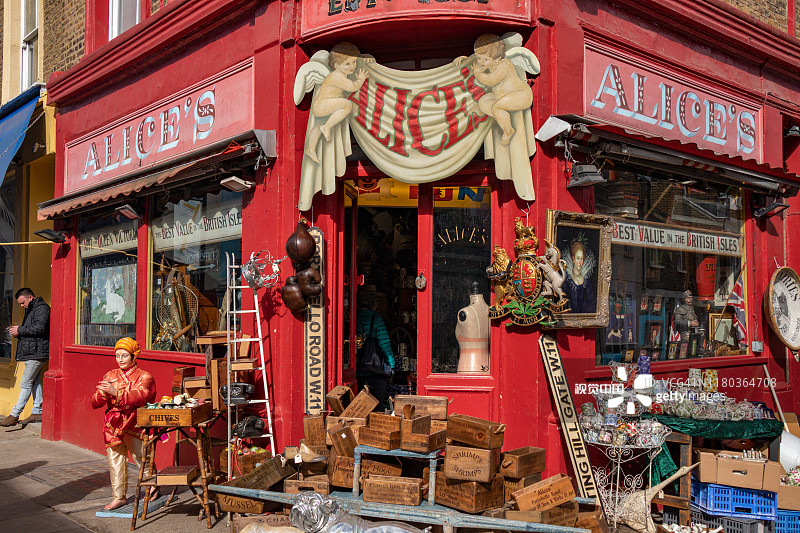 英国伦敦波特贝洛路旁的红色纪念品商店图片素材