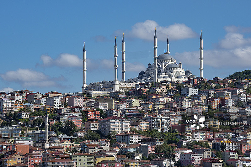 土耳其伊斯坦布尔于斯屈达尔区的大恰米利卡清真寺图片素材