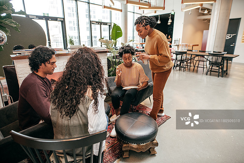 想达成交易吗？停止销售，开始连接图片素材