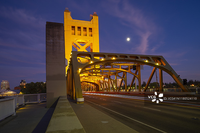 塔桥和加利福尼亚州萨克拉门托天际线图片素材