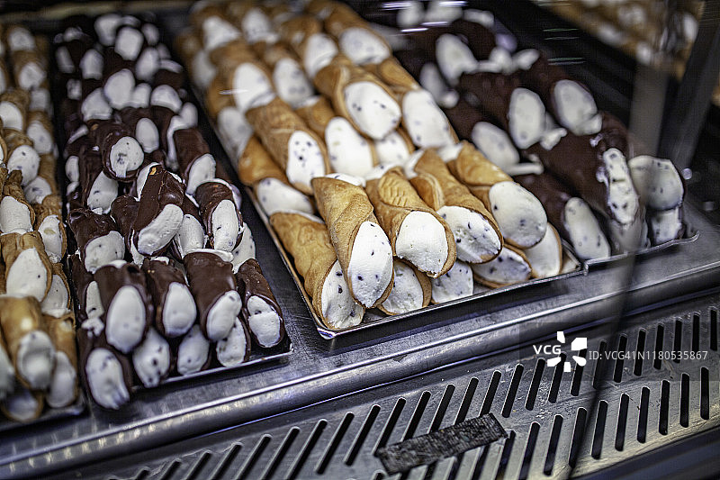 纽约小意大利圣热内罗节上的奶酪卷图片素材