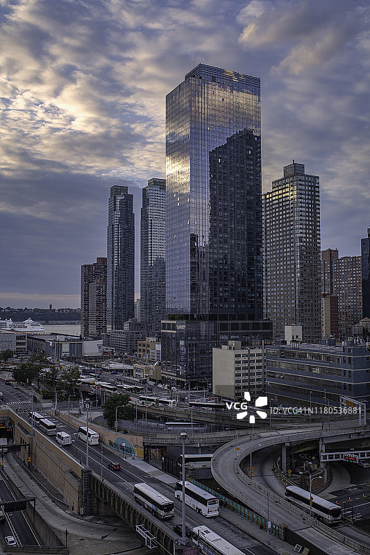 哈德逊河畔林肯隧道附近的城市中部地区图片素材