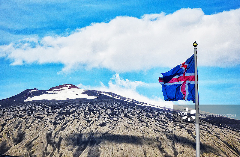 冰岛国旗、斯奈菲尔冰川和火山图片素材