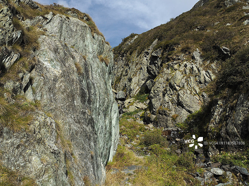 安特罗纳高山谷自然公园内的阿尔卑斯溪流图片素材