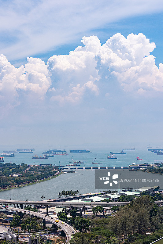 新加坡海滩的夏日云彩图片素材