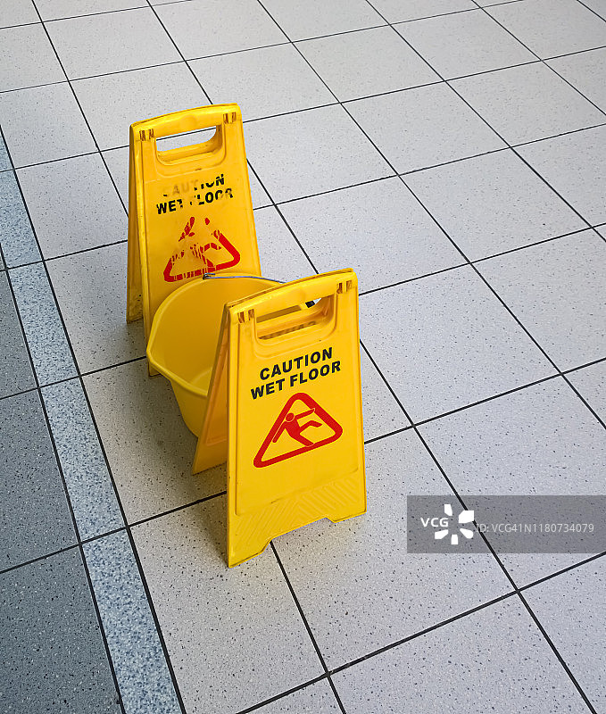 湿滑地面警示标志图片素材