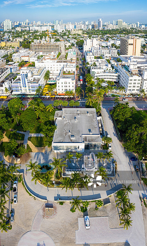 美国佛罗里达州迈阿密南海滩的高空无人机视角图片素材