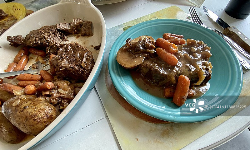 晚餐的罐焖牛肉图片素材