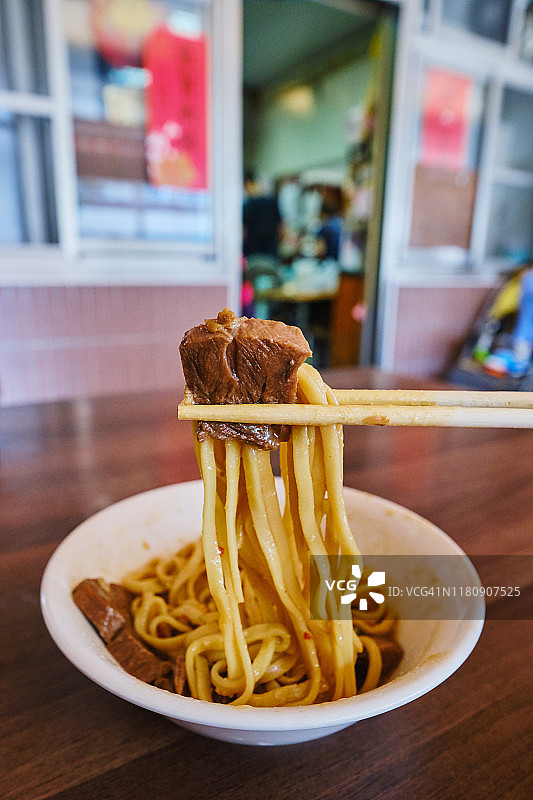 一碗中国台湾牛肉面图片素材