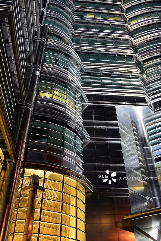 马来西亚吉隆坡双子塔夜景立面细节图片素材