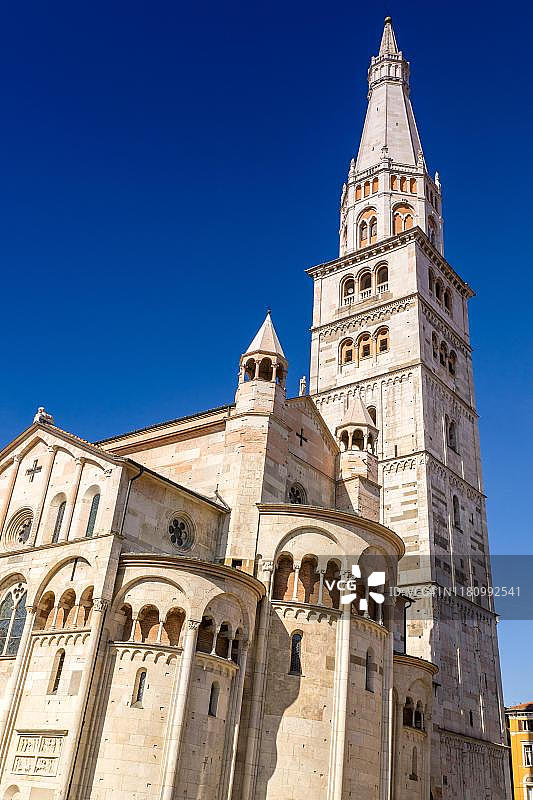 意大利摩德纳大教堂与吉兰迪纳塔图片素材