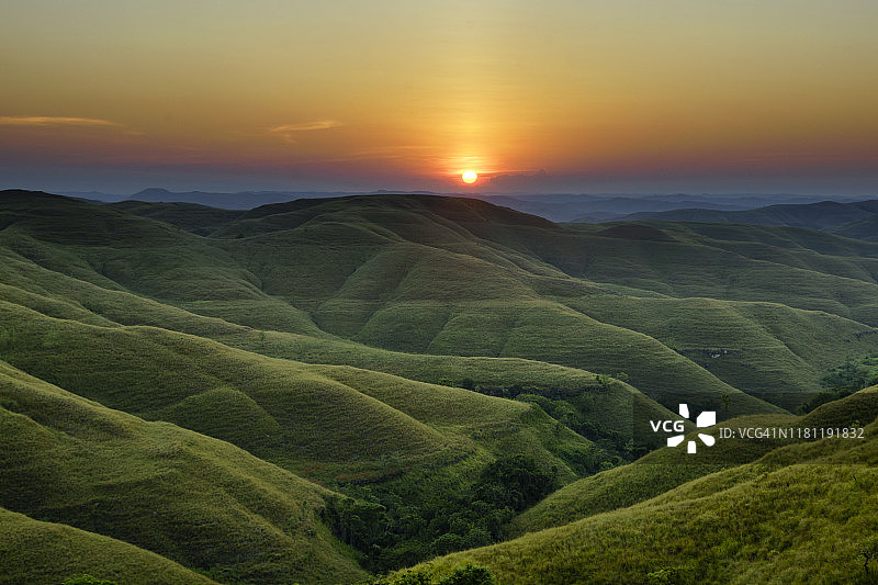 印度尼西亚松巴岛Wairinding山日落景观图片素材