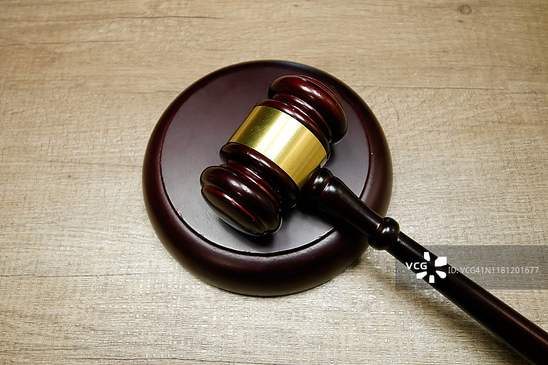 桌子上的木槌图片素材