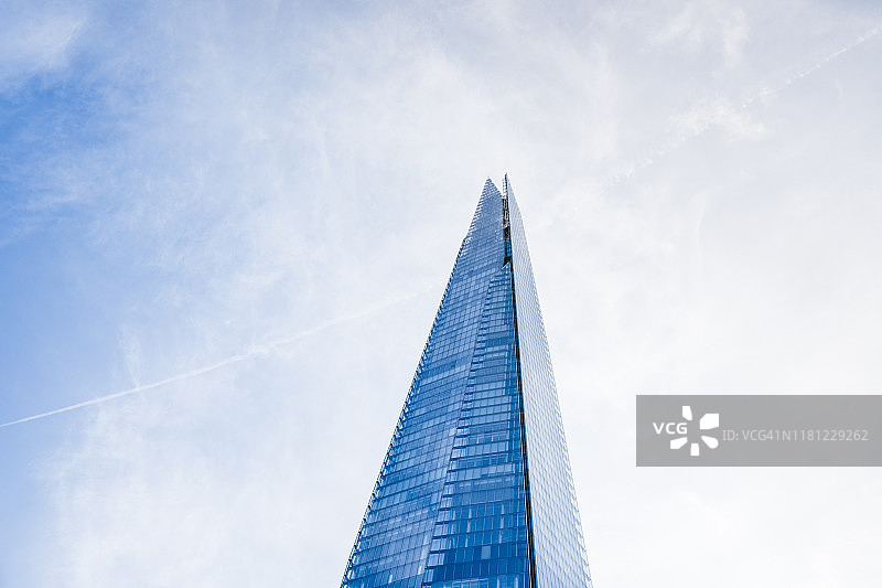 伦敦最高的摩天大楼碎片大厦，从塔桥看到的景色图片素材