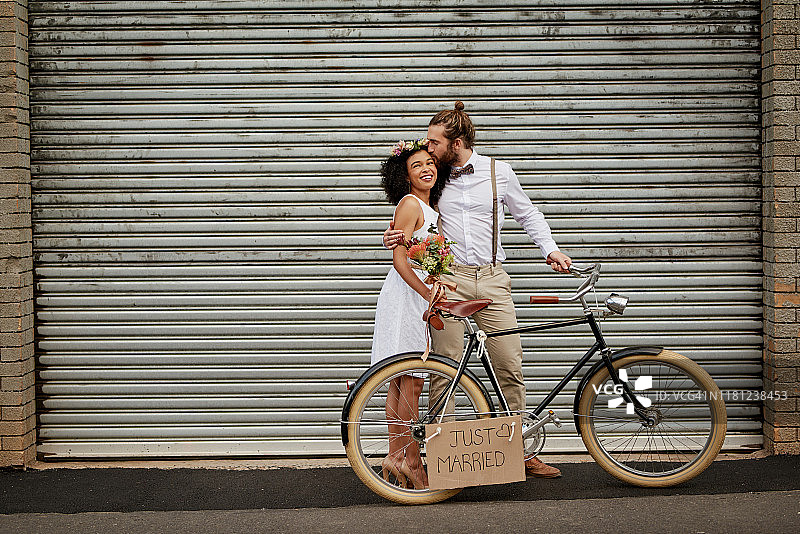 停止寻找灵魂伴侣…我已经找到他了图片素材