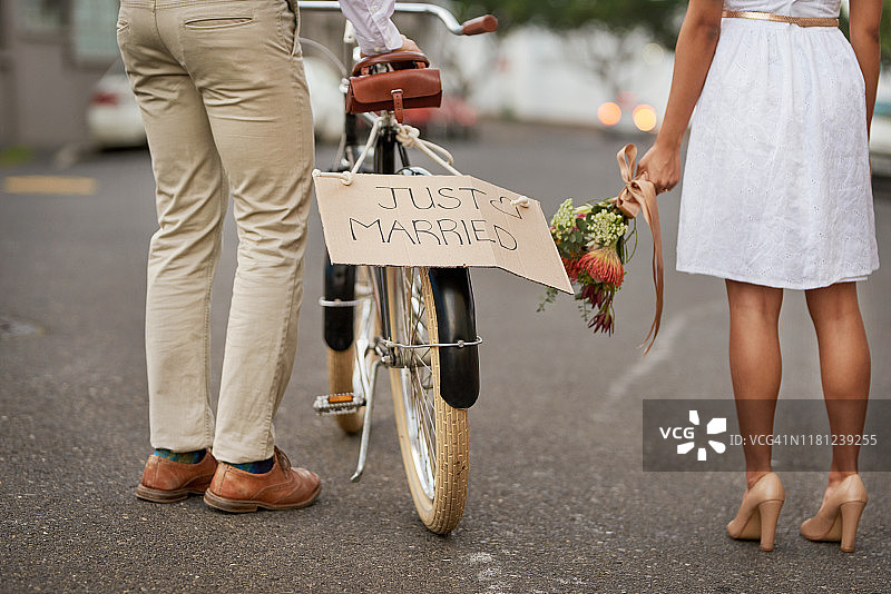 猜猜谁结婚了！图片素材