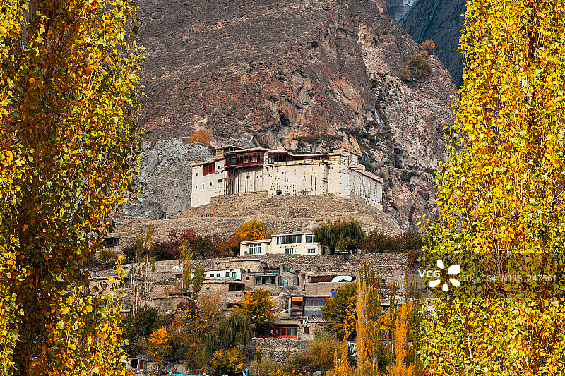 罕萨山谷秋色图片素材