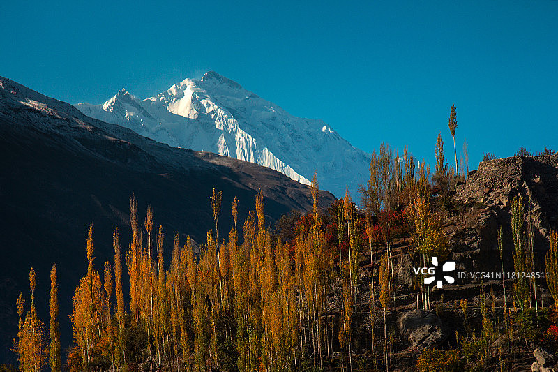 罕萨山谷秋色图片素材