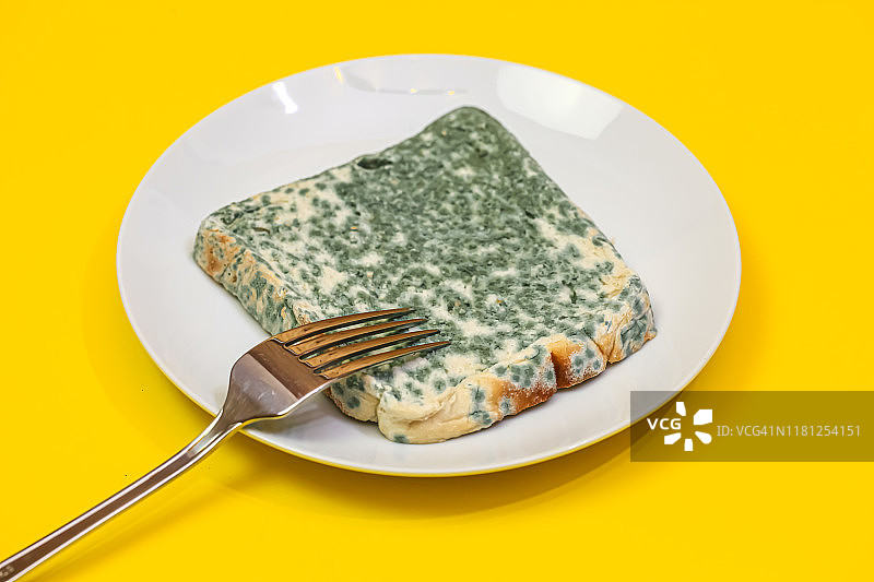 发霉的食物：霉变的吐司面包图片素材
