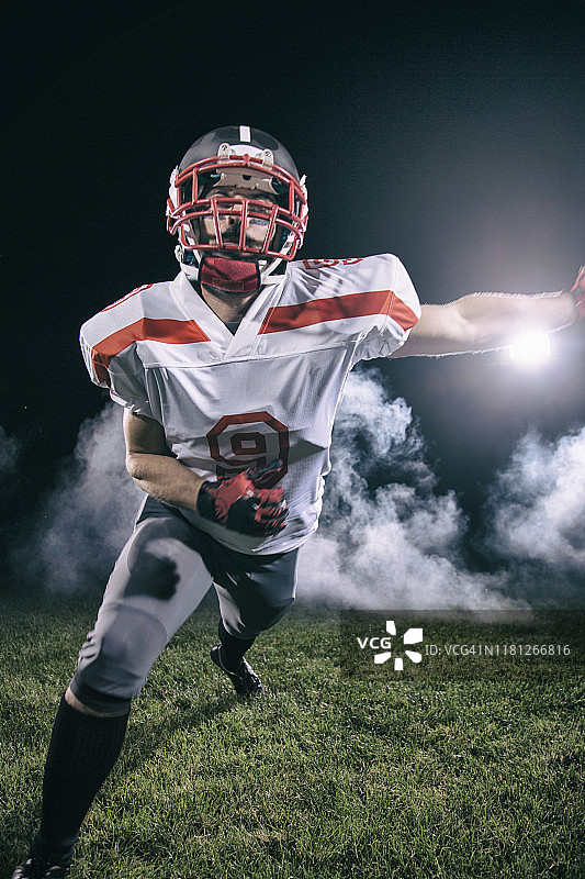 美式橄榄球 - 开球图片素材