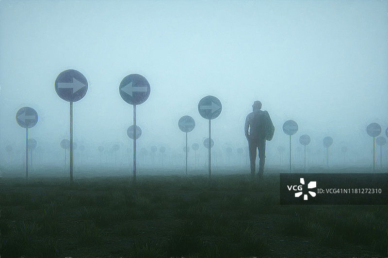 在草地上迷茫的商人图片素材