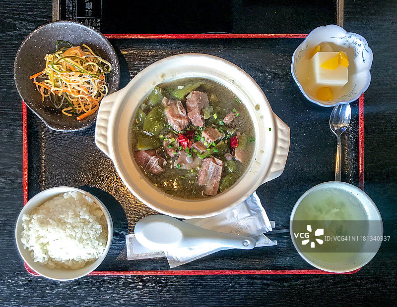 横滨中餐馆的绿豆焖排骨午餐图片素材