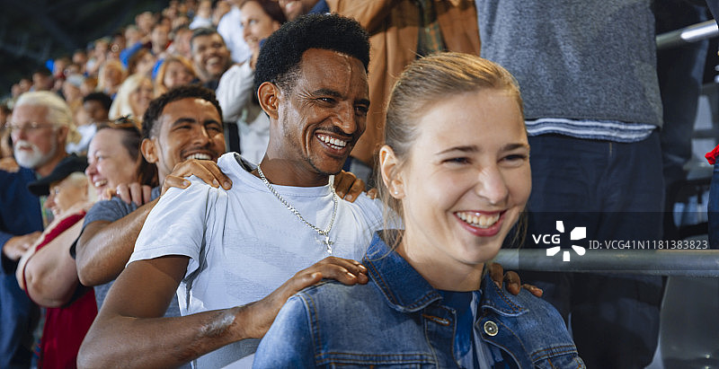 体育场内的观众图片素材