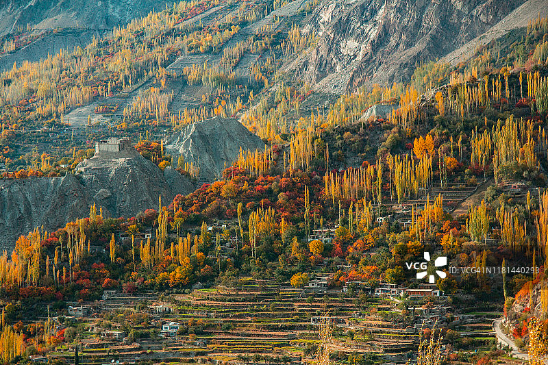罕萨山谷秋景图片素材