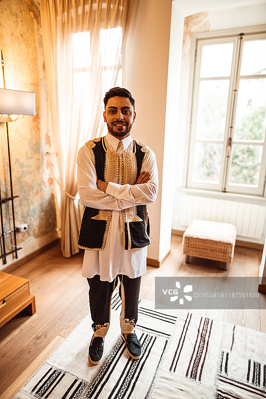 利比亚男子居家肖像图片素材