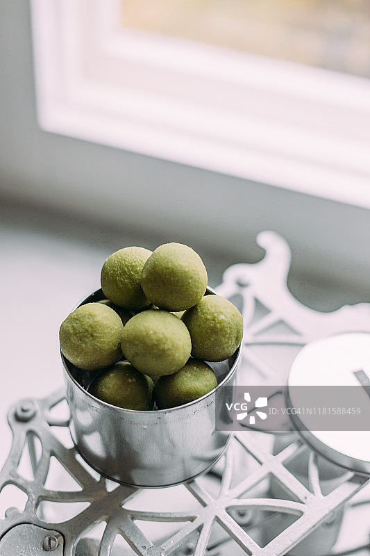 独家手工抹茶绿纯素无糖糖果图片素材