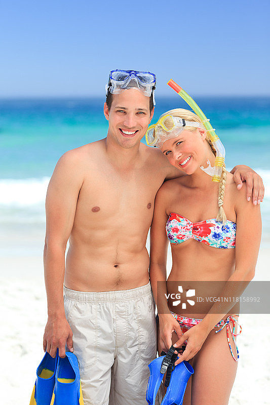 戴着口罩的夫妇图片素材