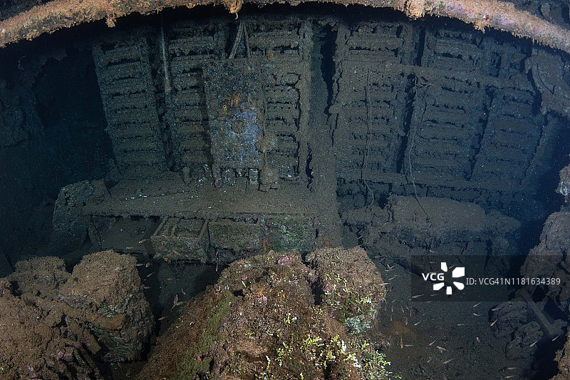 比基尼环礁马绍尔群岛水下萨拉托加号航空母舰内部图片素材