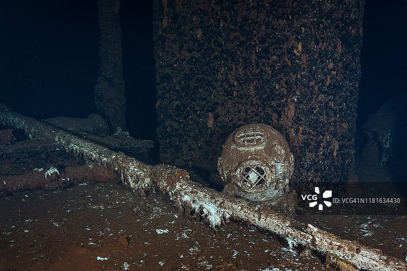 萨拉托加号航空母舰内部的潜水头盔，比基尼环礁，马绍尔群岛图片素材